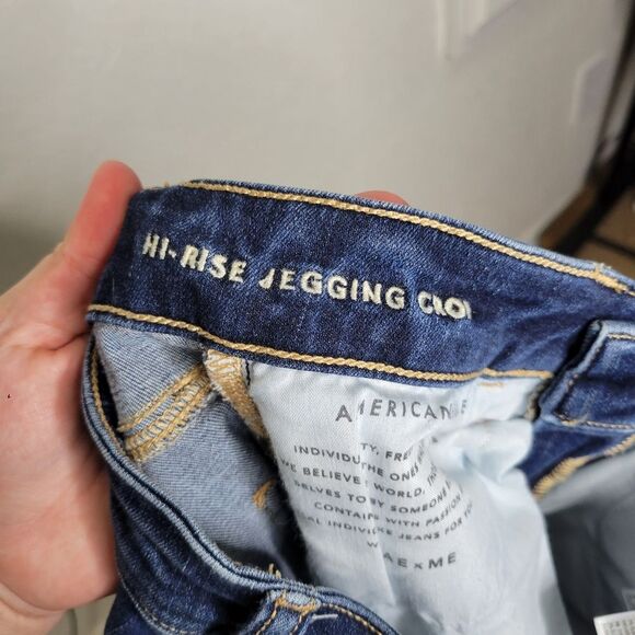 American Eagle Size 2 Dark Wash High Rise Cropped Distressed Raw Hem Jeggings - Picture 4 of 10